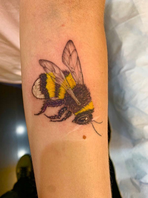 15Matt-realistic bee tattoo on arm