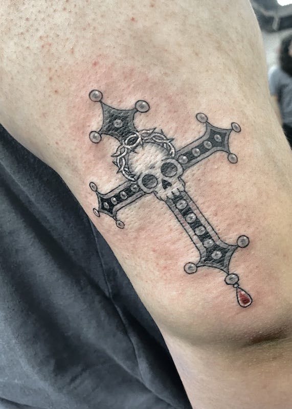 19 Ashley, American Traditional Tattoo, skull cross
