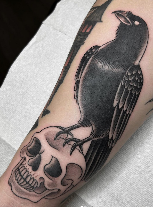 4-Ashley, artist at Fattys Tattoos _ Piercings, crow and skull tattoo