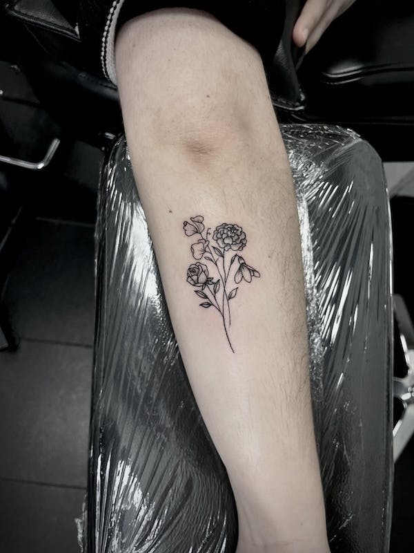 flowers tattoo by Gabe, Fattys Tattoos & Piercings